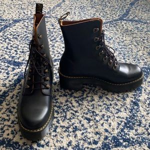 Dr. Martens Leona Women’s Vintage Smooth Boot S 10